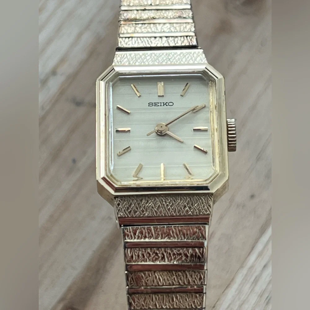 Seiko SGP Gold Plated Vintage Ladies Watch Mechanical Winding Gold Dial